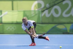 Fürste beim Hockey-Spielen